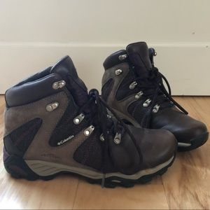 Columbia Women’s Hiking Boots Size 9
